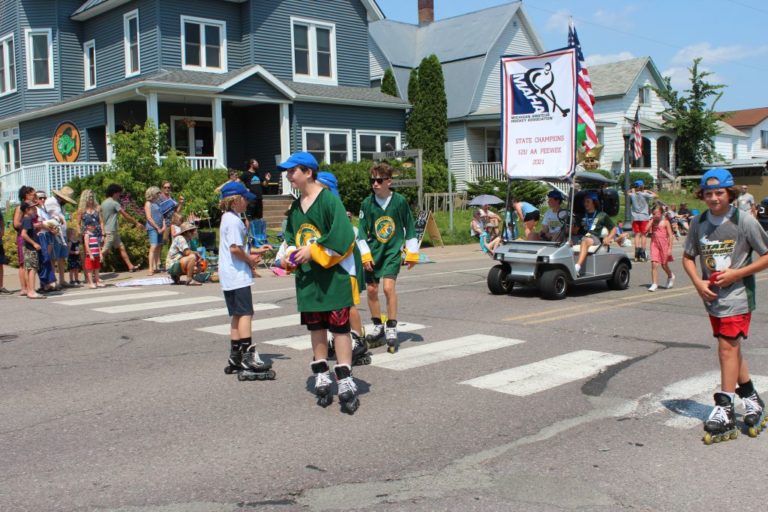 marquette 4th of july parade time