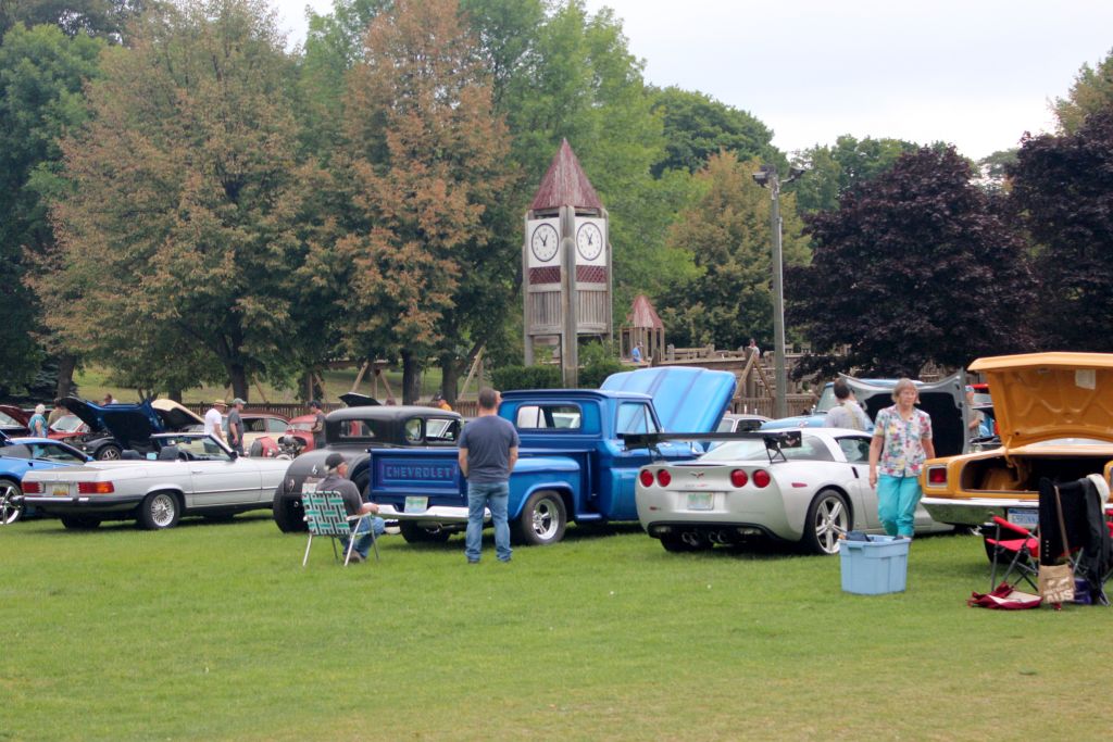 A wide look of the Classic Car Show at HarborFest