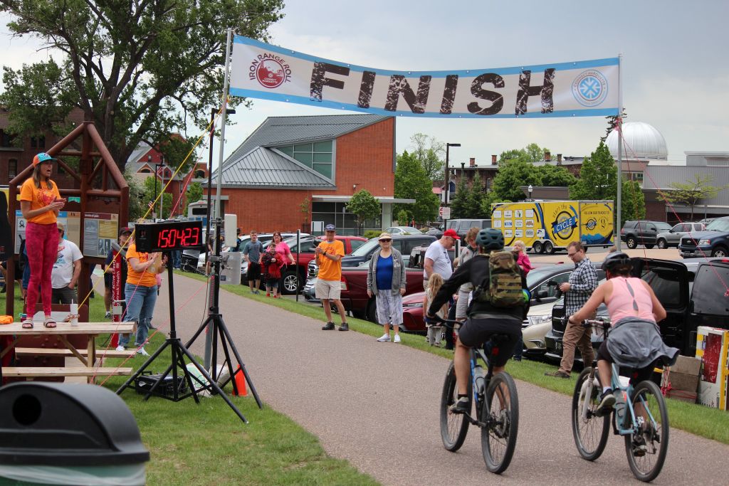 This Couple Took On The Bike Race From Start To Finish!