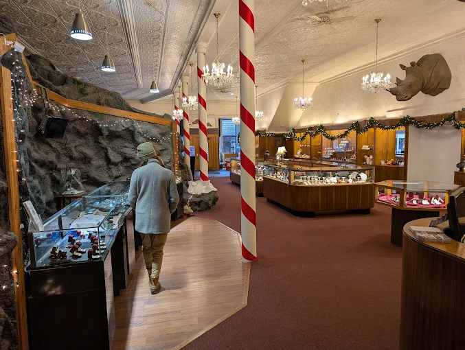 richardson-jewelers-interior