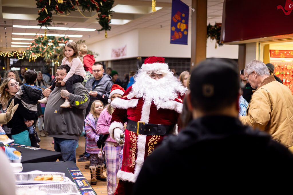 2025-Christmas-tree-Lighting